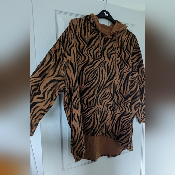 Animal Print Oversized Jumper Hoodie - Picture 2 of 4
